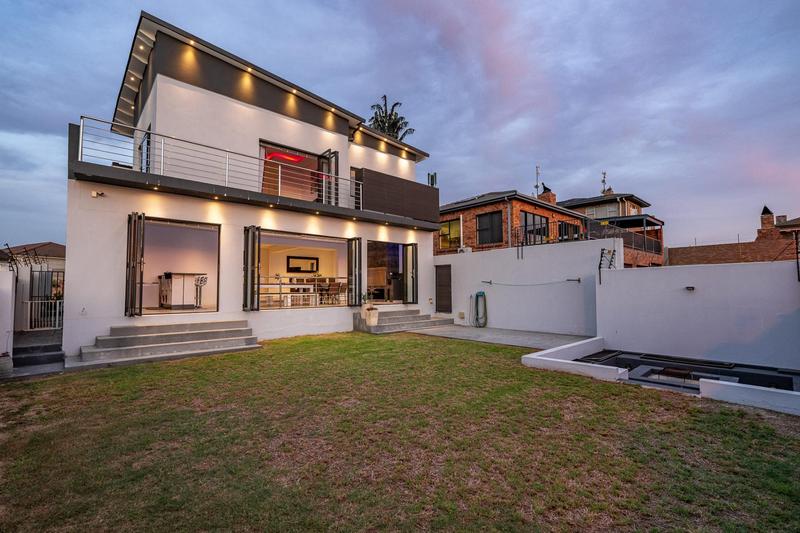 4 Bedroom Property for Sale in Kaapsig Western Cape